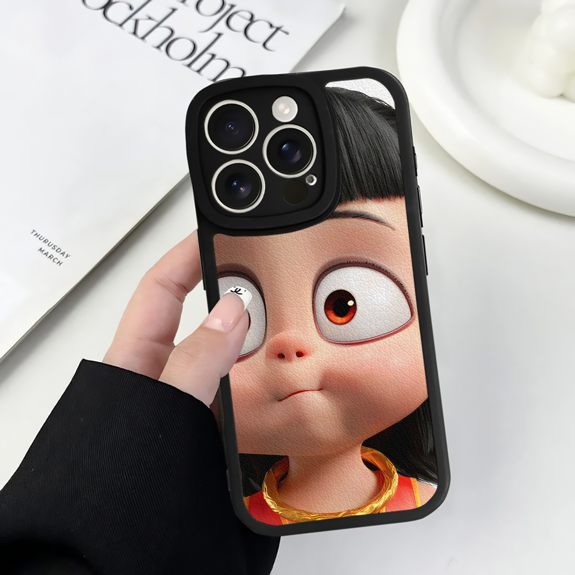 （画像用） Ne Zha 2 ナタ 魔童の大暴れ 【iPhone 16シリーズ対応】シリコンスマホケース（レザー調） 材質：シリコン